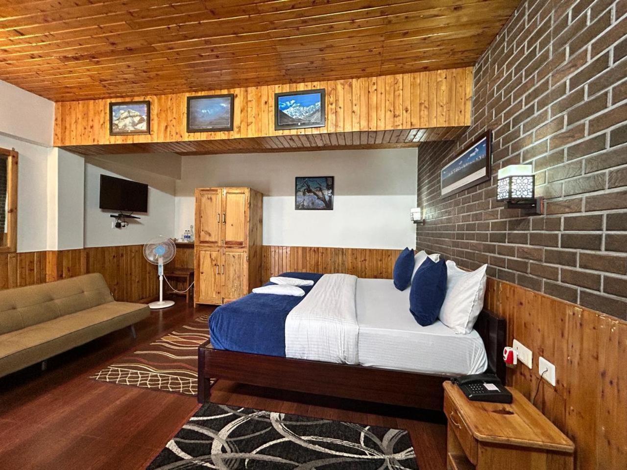Kasar Himalaya Holiday Resort, Binsar Rd Almora Exterior foto